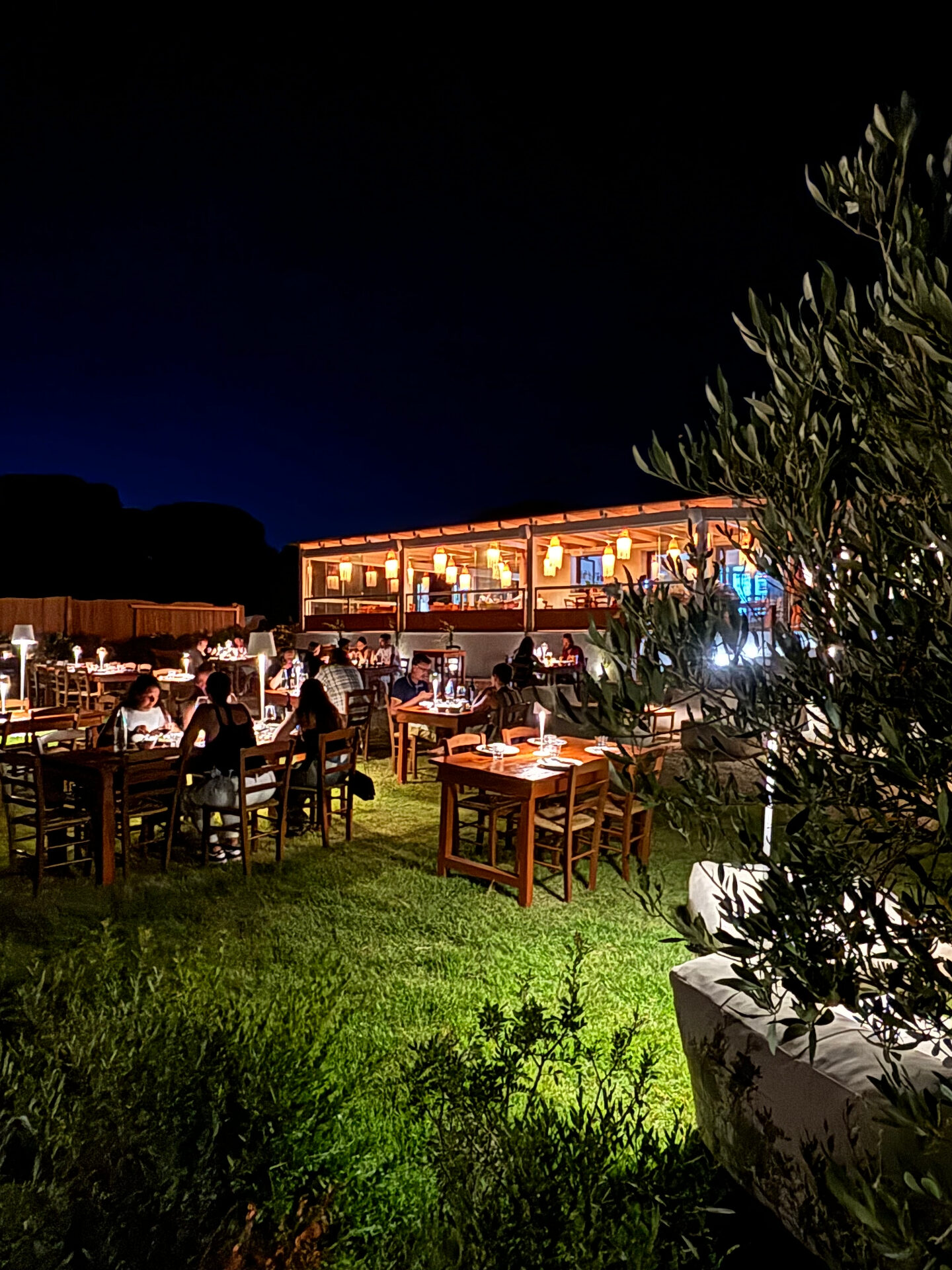 Giardino Kumalè di sera con luci - after dinner sotto le stelle a La Maddalena